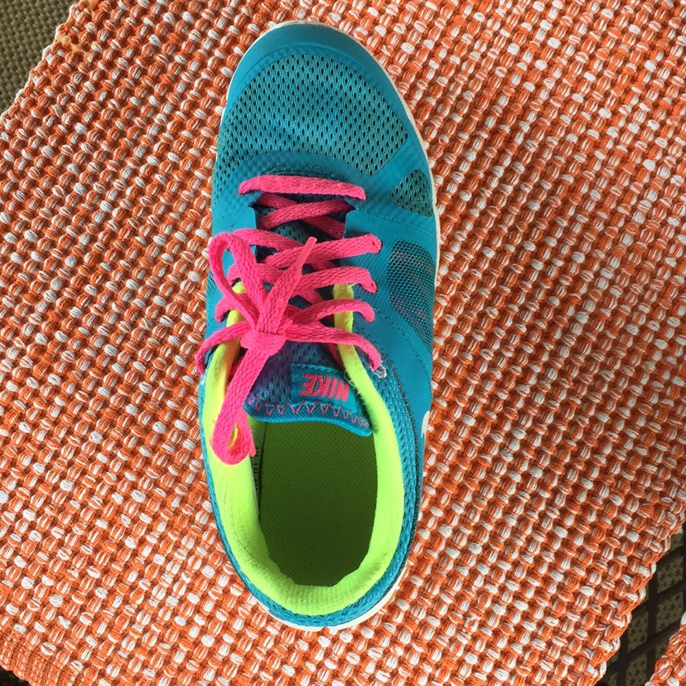 Nike Youth Size 2.5 - Picture 2 of 4